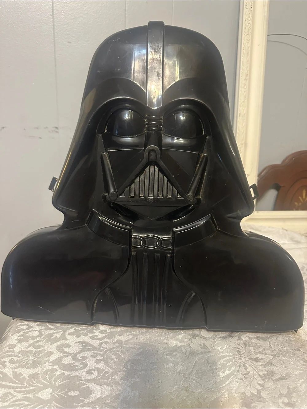 2004 Hasbro Star Wars Darth Vader Carrying Case